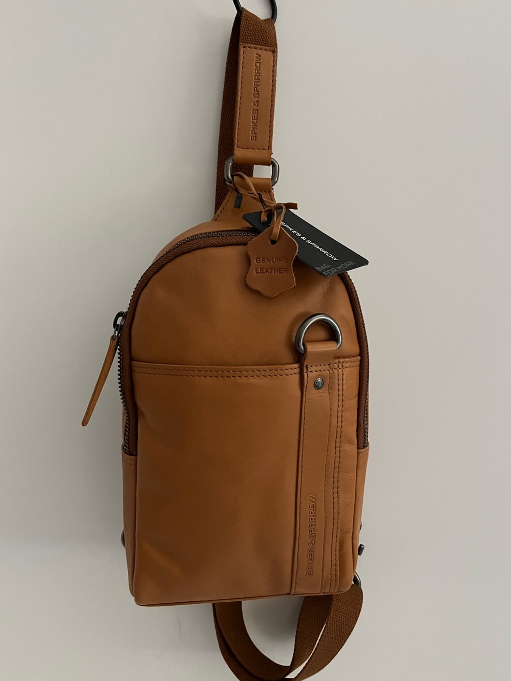 SPIKES & SPARROW - ‘Washington'
Genuine Leather Lightweight Crossbody Sling Bag